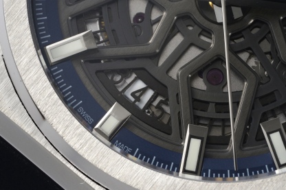 L真力時DEFY系列全新升級版，殼身 頭粒 機芯 表扣等均做了升級調整。一款根據路虎標誌性花輪轂設計而成的高顏值鏤空腕表。

原裝開模鑄造，極致還原表殼的每一處細節打磨倒角，盡顯原裝菱角分明、堅毅果敢的陽剛氣質。完美的41mm表經，適配大眾男性手寸，正裝休閒兩不誤。根據汽車輪轂設計而成的五角星錶盤，未來概念感十足。同步官網新款五角星折疊扣，搭載定製版Cal.670sk全自動機械機芯，鏤空日曆的大小與位置、機芯夾板、齒輪、五角星陀皆按原版機芯數據拆解鍛造而成。

LF臻品 陳奕迅Eason同款，時尚前衛、