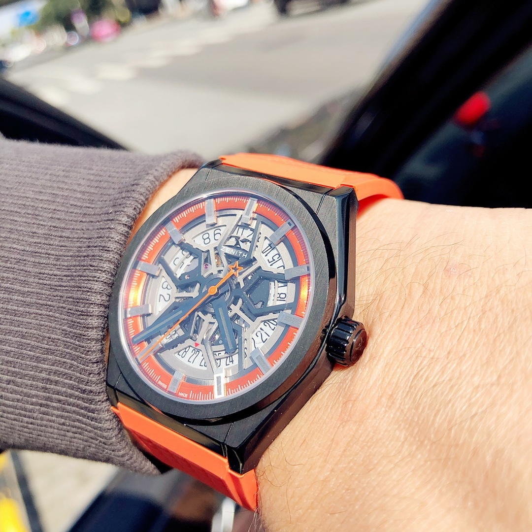 95.9000.670/78.R782
品牌：真力時
系列：DEFY
性別：男士
我來糾錯 
機芯 機芯型號：9015改Elite 670 SK
機芯類型：全自動機械
機芯直徑：25.60毫米
機芯厚度：3.88毫米
振頻：28800每小時振蕩次數
寶石數：27個
零件數：187個
動力儲備：50小時
我來糾錯 
外觀 表徑：41毫米
表殼厚度：10.75毫米
表盘颜色：镂空
表盘形状：圆形
表带颜色：黑色
表扣类型：针扣
背透：背透，透明蓝宝石水晶
防水深度：100米
表耳间距：暂无
