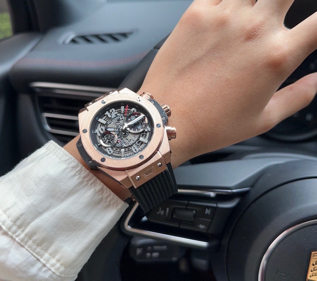 恆寶 Hublot精品男士腕表，勁爆鏤空設計，技藝精湛，獨具匠心，尊貴大氣，紳士風範。採用全自動機械機芯，頂級316精鋼表殼，天然橡膠錶帶，礦物質超強鏡面，尺寸43*13