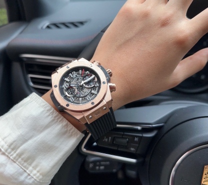 恆寶 Hublot精品男士腕表，勁爆鏤空設計，技藝精湛，獨具匠心，尊貴大氣，紳士風範。採用全自動機械機芯，頂級316精鋼表殼，天然橡膠錶帶，礦物質超強鏡面，尺寸43*13