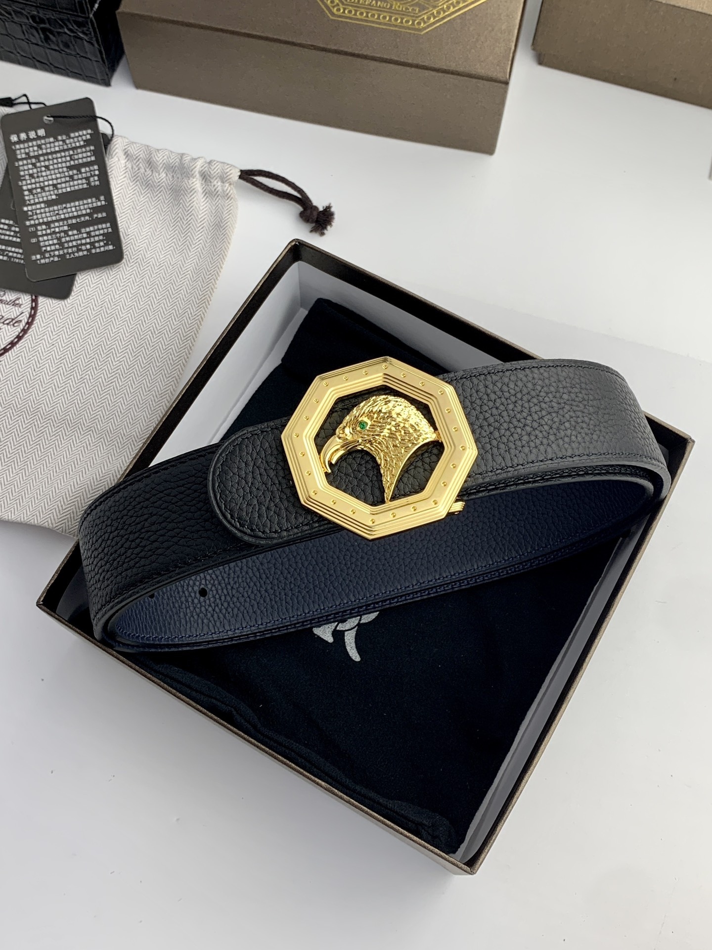 【史蒂芬】原版荔枝紋牛皮腰帶，搭配新款不鏽鋼鷹頭扣，寬度3.8cm，雙面可用，樹膏夾心，長度不可調節，尺碼（85-110）具有獨特吸引力！