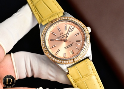 百年靈新款橫空出世（推出新高度）
全新百年靈機械計時腕表-南海膠囊系列
(chronometer Automatic 36mm)特別版
1⃣️現代復古風格讓您在人群中脫穎而出，打破沈悶，有溫度又不失浪漫！
2⃣️這款優雅的現代復古靈感腕表適合想在人群脫穎而出的女士。（男士也可佩戴，膠囊系列市面最薄的中性款。）
3⃣️融合優異性能和造型美感，時尚而優雅，適合各種場合，多種金屬表殼可供選擇，同時也有鑲嵌彩色寶石鑽，從炫酷的精鋼材百搭雙色間金乃至豪華紅金，一應俱全，時標和多姿多彩錶盤。
