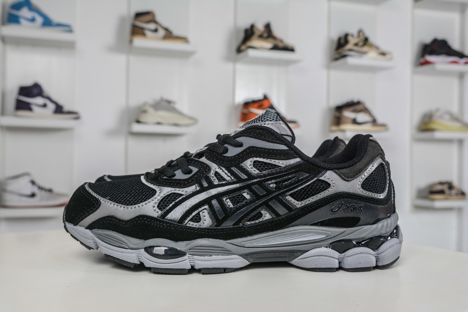 Asics Gel-NYC 亞瑟士運動休閒透氣專業跑鞋
貨號: 1201A789 020
尺碼：36 37 37.5 38 39 39.5 40 40.5 41.5 42 42.5 43.5 44 45 46 47.5