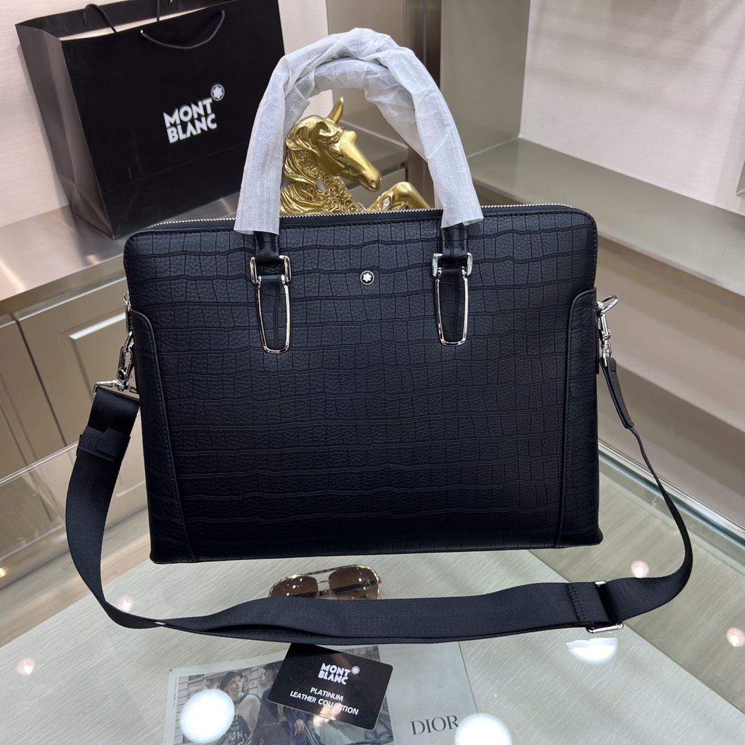 最新款來襲👏👏Montblanc International（萬寶龍）💯💯公文包，進口頂級頭層原版鰐魚紋牛皮  手感舒適 皮質超柔 簡單大氣的logo 高端休閒版型 品質氣質同步而行✅型號：66340-1   尺寸：39-7-28