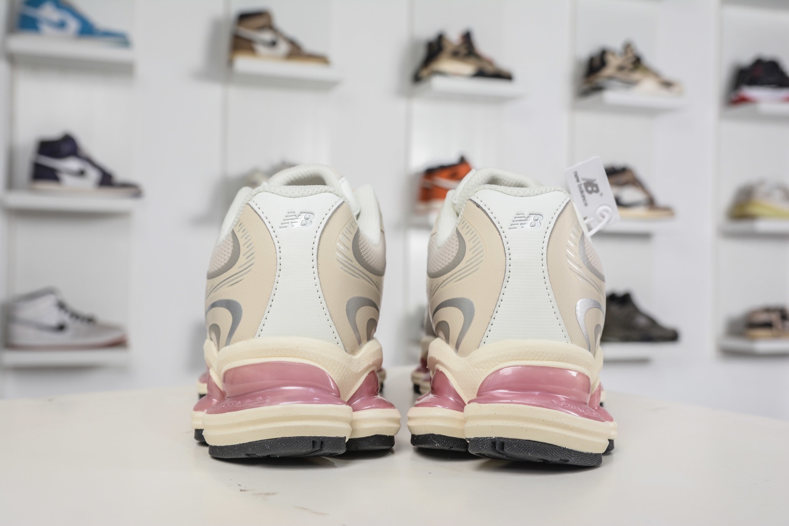 New Balance NB2000 舒適百搭防滑耐磨低幫 休閒跑步鞋 New Balance 
貨號：U20008XQ
Size：36-46.5