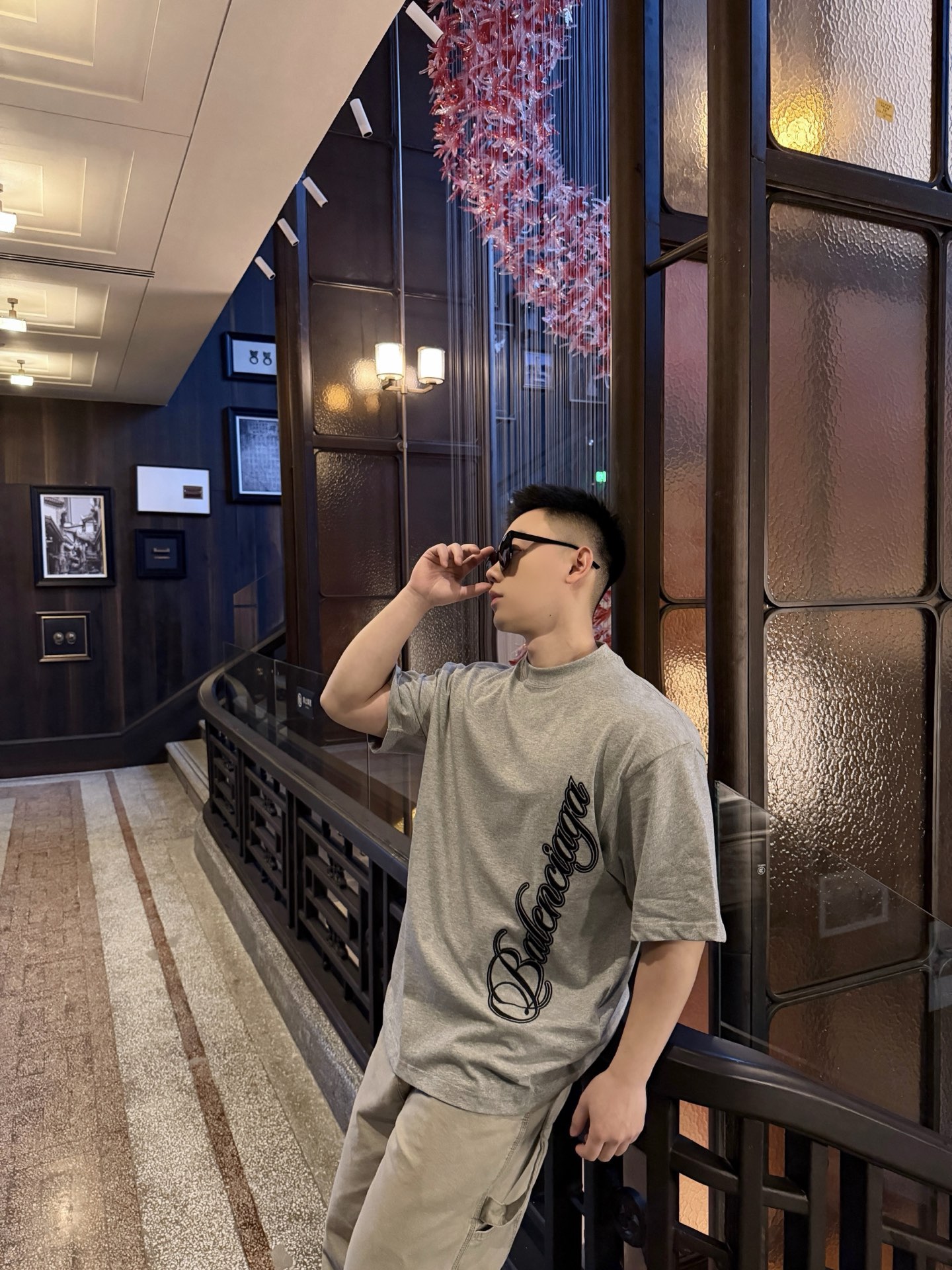 🔝BALENCIAGA巴黎世家BLCG 側邊草體字母短袖T恤
正品購入開發，40支雙紗巴黎棉210克，1*1配套十字羅紋280克，進口刺繡，面料酵洗，定制1：1商標，寬松版型
B Size：S-XL