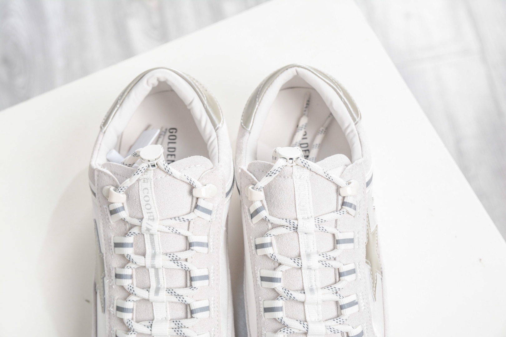 Golden Goose Super-Star 厚底抽繩休閒時尚復古做舊星星板鞋 
Size：35 36 37 38 39 40