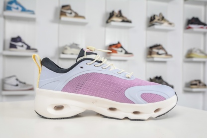 LOEWE羅意威 x ON昂跑 聯名款 Cloudsolo 
貨號: 3WF30600665
尺碼：36 36.5 37 37.5 38 38.5 39 40 40.5 41 42 42.5 43 44 44.5 45 46（真半碼）（⚠️袋子丟失扣10）
