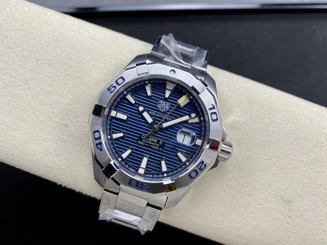 TAR年末巨獻——超級泰格豪雅系列腕表，正裝休閒兩不誤、小眾而不平庸、穩重而不失靈動，通勤的最佳首選腕表。全系均採用原裝數據打造、配件可以和原廠互換，頂級打磨 超強夜光 防水性能高達100米，超原單品質 誠意滿滿 並搭載原裝sw200機芯，歡迎品鑒！