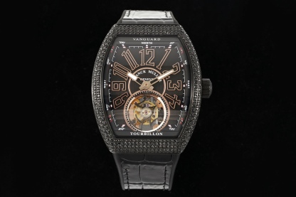 RMS最新款 頂級復刻 法蘭克穆勒V45 Vanguard陀飛輪系列 歷時多年研發機芯 
1 1:1 超級復刻原裝複雜法穆蘭陀飛輪機芯 細節完美到位 打造正品機芯獨具的雙發條盒 超薄工藝 
2超長72小時動力儲存 告別每天手動上鏈 高端玩家的定制款 把頭上鏈30個半圈 發條盒為滿 不需要過度上鏈 
3 千錘百鍊 316L精鋼表殼 超薄表殼 與原裝一致厚度 彎曲弧度 更加貼合手腕 佩戴舒適 
4 純正進口意大利小牛皮 貼合手感品質一流的進口氟橡膠錶帶 與正版全完通用互換
5瑞士工程師 原版機芯拆解 一比一甲