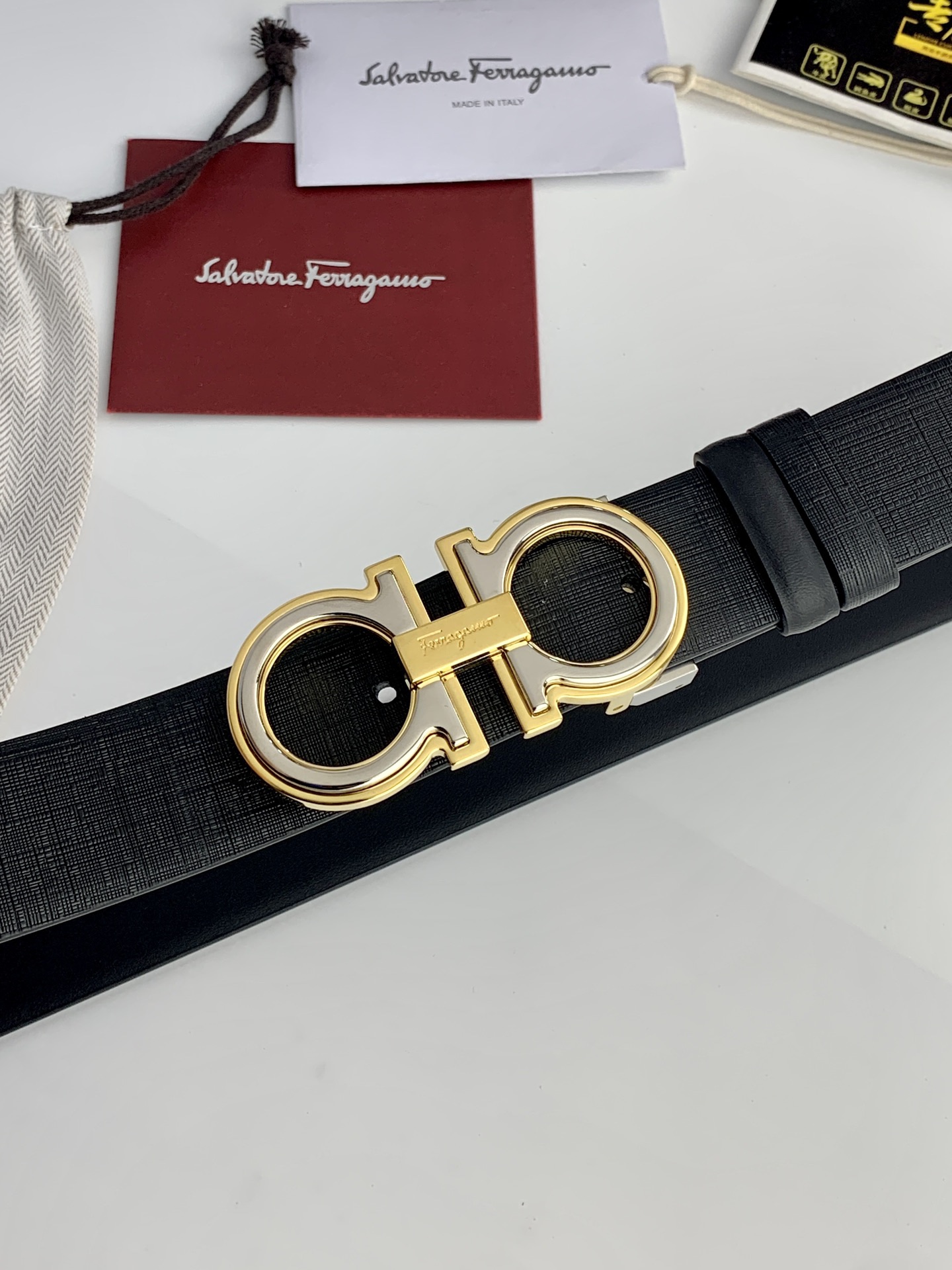 〖F家〗最新款全新配色，雙面可用，搭配新款純銅扣8字扣，打造高雅考究的造型。寬3.5cm，長度可調節，達到量身定制般的修身效果。