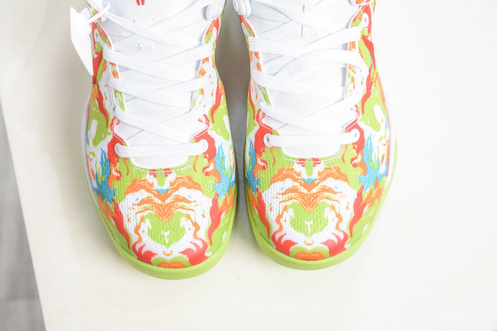 Nike Zoom Kobe VIII 馬年限定 CNY新年款 低幫復刻實戰運動低幫文化籃球鞋 內置元年緩震氣墊 
貨號: HF2793 007
Size：38 38.5 39 40 40.5 41 42 42.5 43 44 44.5 45 46