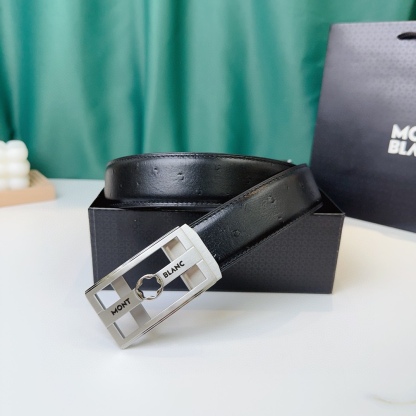 萬寶龍：原單頭層牛皮駝鳥紋面，內襯頭層小牛皮底，搭配原單自動扣，可裁剪的自動帶，此款腰帶面雙採用意大利原定廠制進口牛皮帶身 ，對專版櫃足寬3.5