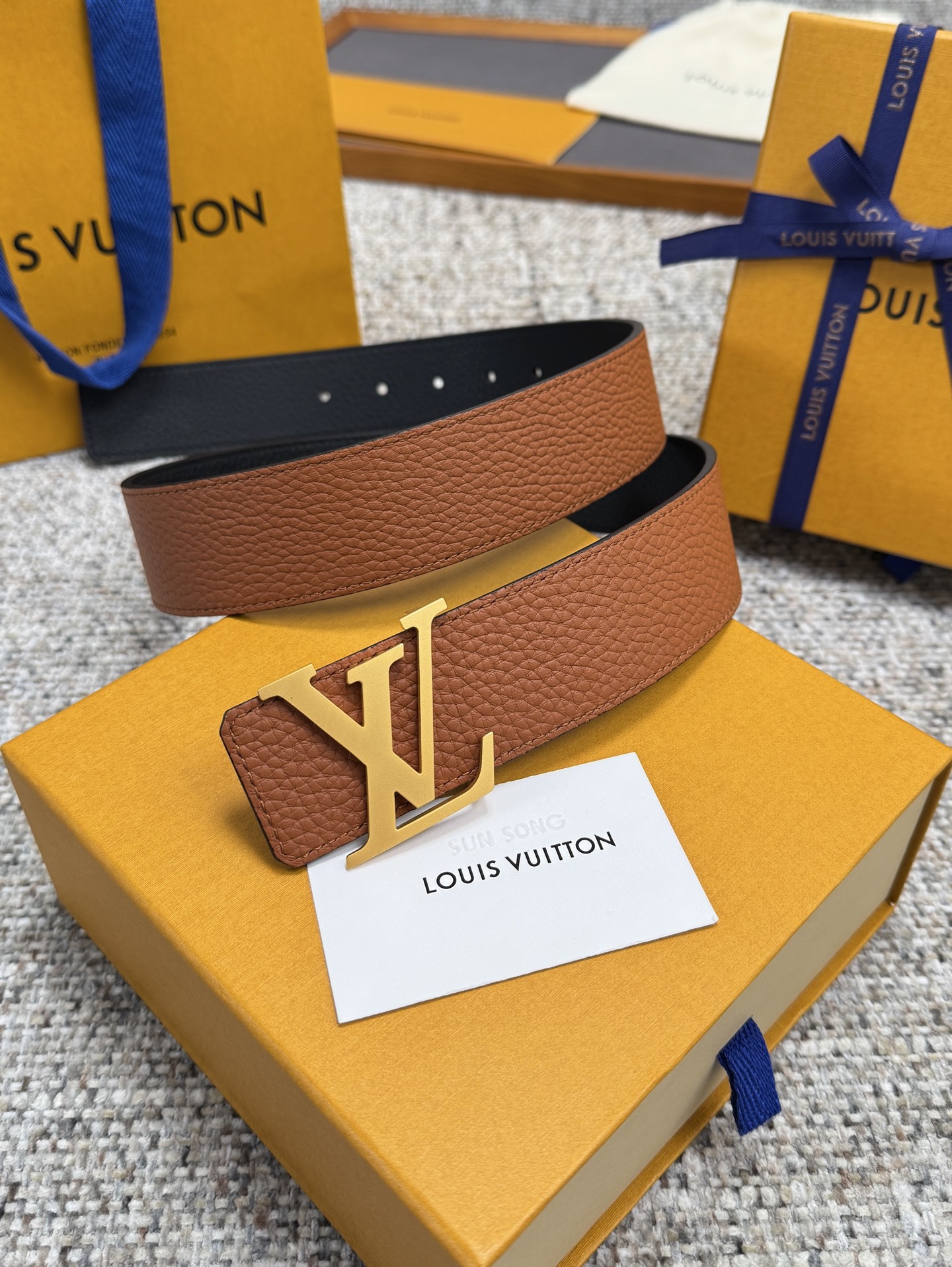 
Louis Vuitton LV腰带 荔枝纹皮底系列 原厂五金 精致手工绘边 柔软舒适 宽4.0