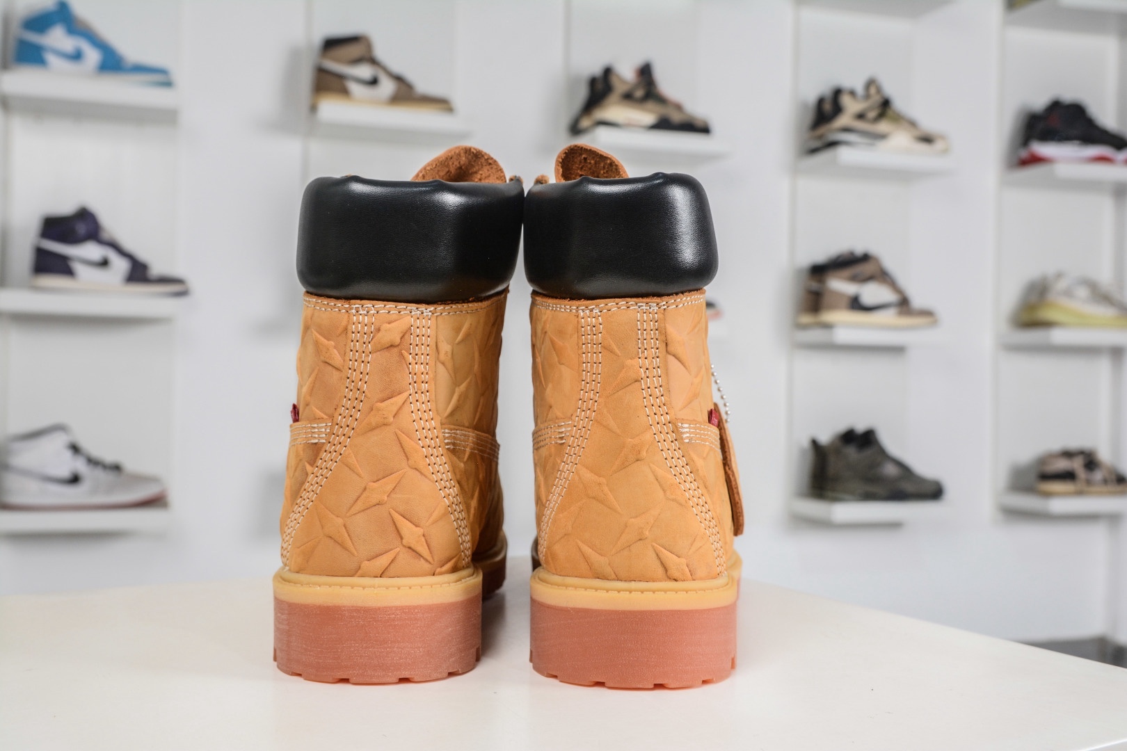 Supreme x Timberland 6 Inch Leather Boots"Black"添柏嵐經典戶外 
貨號: TB 010061 713
尺碼 39 39.5 40 41 41.5 42 43 44 45