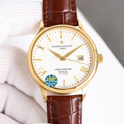 
江詩丹頓傳承系列腕表火爆上市！🔥簡雅大方，完美結合，讓你感受優雅紳土氣息！[禮物]該表搭載原裝進口9015超薄機芯，每小時振頻28800次，性能穩定，零返修！表殼： 釆用316 精鋼，藍寶石玻璃鏡面！🎖搭配意大利真皮錶帶原裝扣，直徑：40 mm，超強防水，簡潔大氣，高端品質，適合各種商務場合，送禮首選！