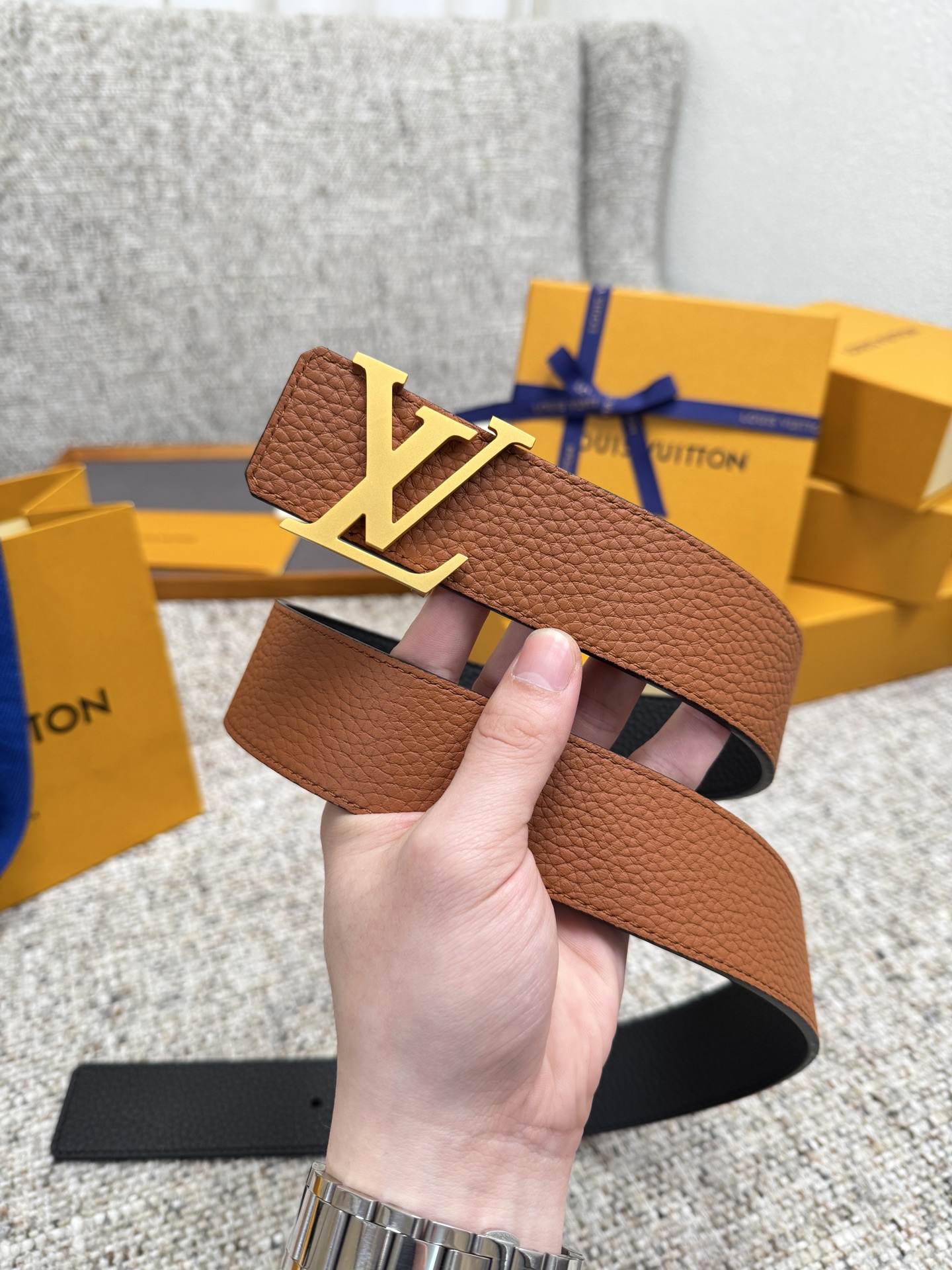 
Louis Vuitton LV腰带 荔枝纹皮底系列 原厂五金 精致手工绘边 柔软舒适 宽4.0