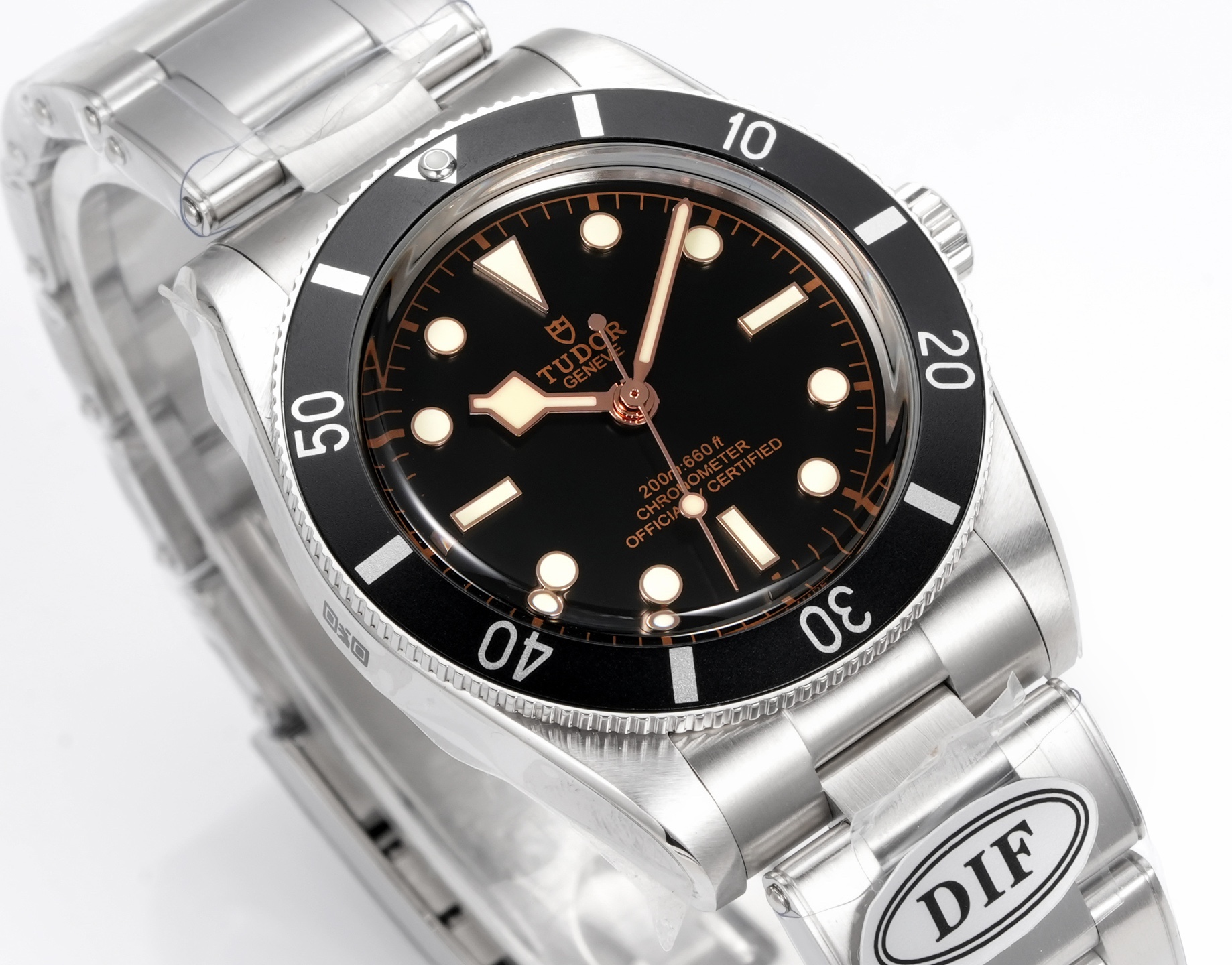 DIF 最強副本 
DIF隆重推出帝舵碧灣54型M79000N腕表，
37mm表殼貼合手腕，佩戴舒適，啞光錶盤簡約大氣，質感細膩，無日曆設計化繁為簡，回歸純粹讀時體驗，以純粹精神和現代表達方式，向1954年問世的品牌首款潛水表-7922型獻上最真誠的敬意！
DIF匠工精神 整表配備導角精磨不拉手 注重細節 質感無敵 搭載丹東定制一檔機芯 日誤差僅3-5秒幾乎0反修 超穩定！
錶帶均為CNC通體成型拉絲工藝錶帶 非小廠組裝片！配備帝舵表“T-fit”表扣 可滑軌微調
超強瑞士夜光刻度 盤面字體油壓立体