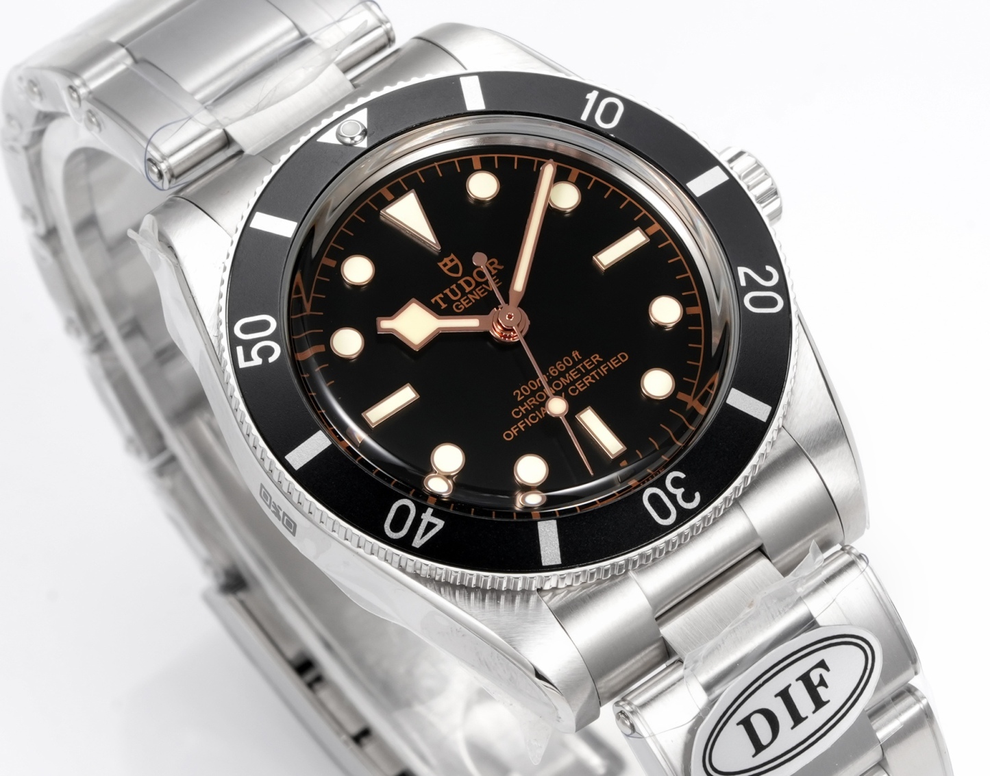 DIF 最強副本 
DIF隆重推出帝舵碧灣54型M79000N腕表，
37mm表殼貼合手腕，佩戴舒適，啞光錶盤簡約大氣，質感細膩，無日曆設計化繁為簡，回歸純粹讀時體驗，以純粹精神和現代表達方式，向1954年問世的品牌首款潛水表-7922型獻上最真誠的敬意！
DIF匠工精神 整表配備導角精磨不拉手 注重細節 質感無敵 搭載丹東定制一檔機芯 日誤差僅3-5秒幾乎0反修 超穩定！
錶帶均為CNC通體成型拉絲工藝錶帶 非小廠組裝片！配備帝舵表“T-fit”表扣 可滑軌微調
超強瑞士夜光刻度 盤面字體油壓立体