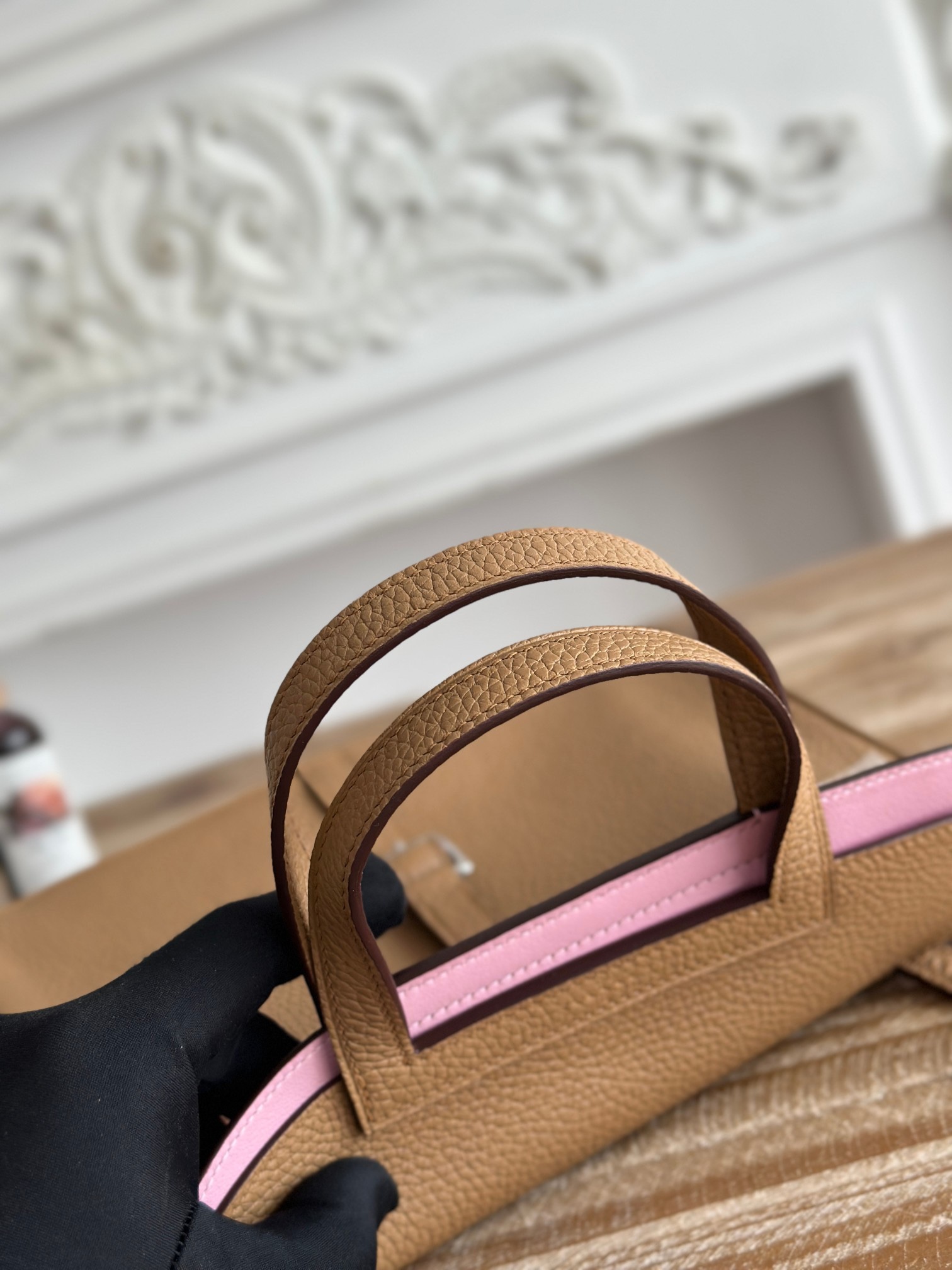 馬蹄包  半手工蠟線	Halzan	
 能滿足各種背法的!!
①手拎包②斜挎包③單肩包④手拿包
togo皮、五金細緻到油邊 無處不精緻√ 
尺寸：25cm