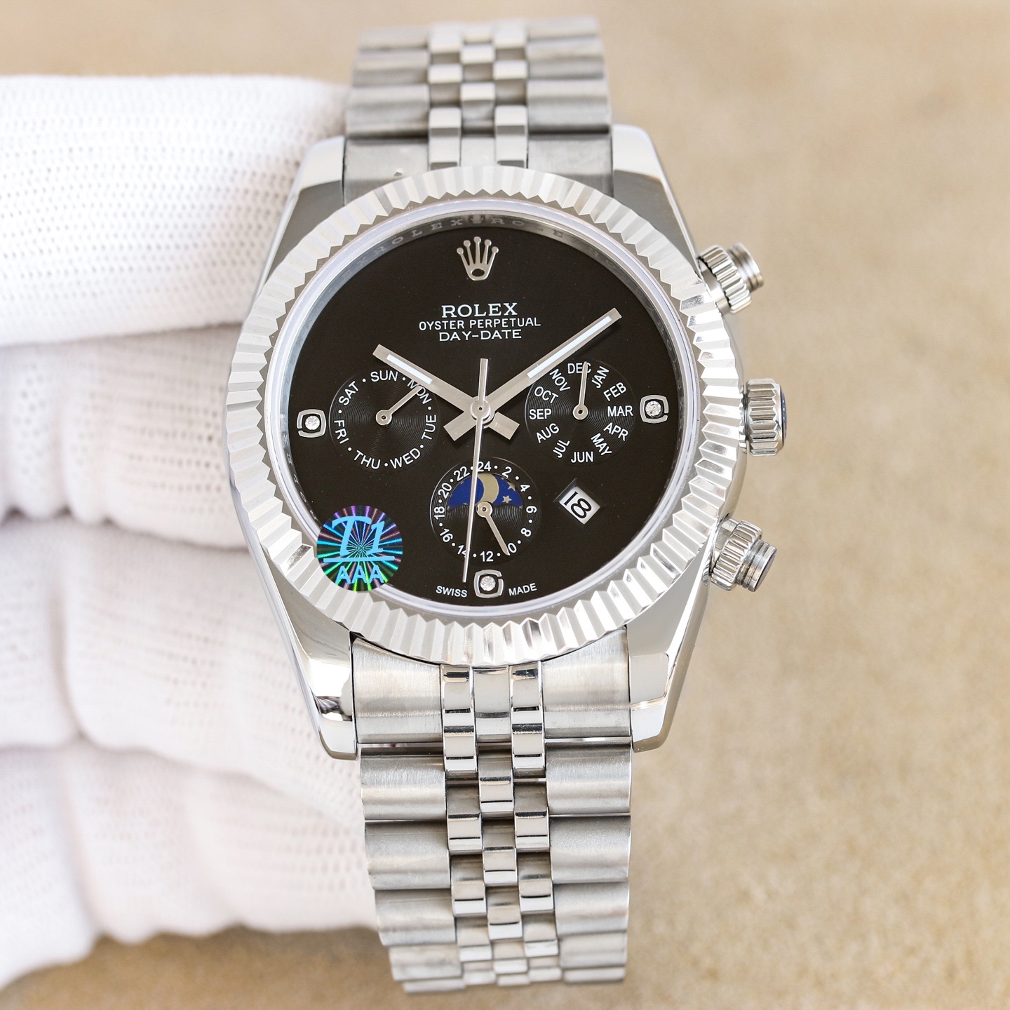 年度新款強力推薦
🔥經典日誌系列-多功能腕表🔥
防表屆最高版本⌚️勞力士⌚️ 複雜系列六針男表[愛心]爆款[愛心] 多功能腕表。
1⃣️搭載原裝進口9100星期月份月相動能功能機芯機械表！
2⃣️錶盤上採用經典獨家高級奢華稜紋 突顯出這款腕表的華貴氣質[呲牙]
3⃣️錶帶採用進口316鋼帶腕表！
4⃣️表鏡採用雙卜藍寶石鏡面！
5⃣️透視底蓋！
6⃣️直徑41毫米，厚度10毫米！
腕表功能匯集星期/月份/日期/月亮/太陽等功能於一身，最佳男士商務腕表真正的標配！為高端腕表的代表之作！
榮譽出品