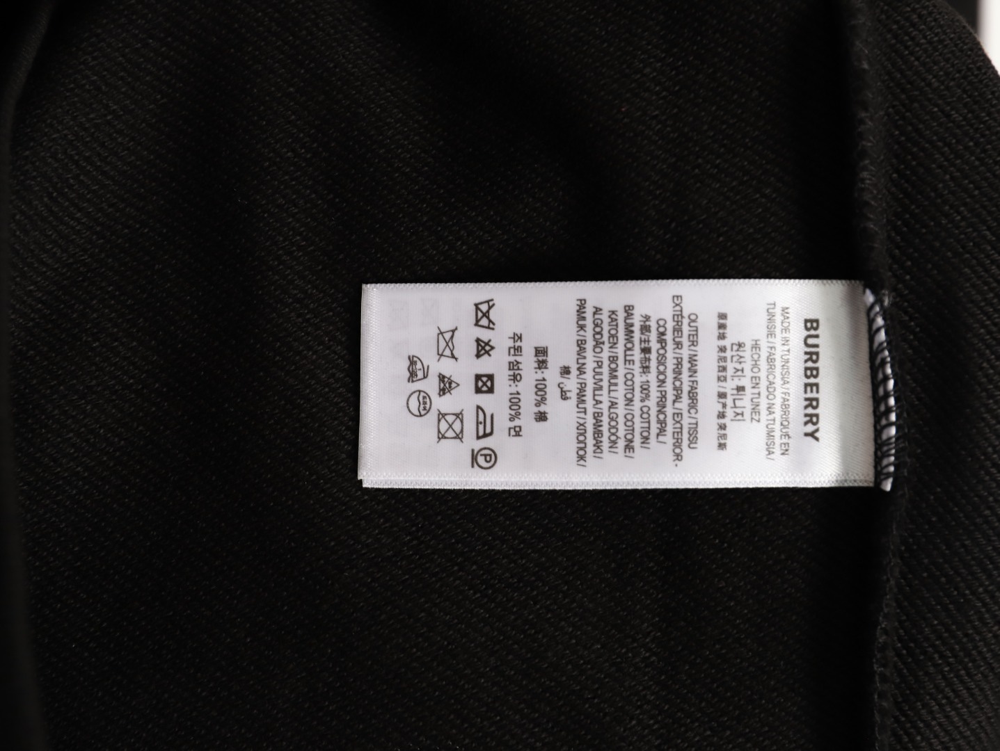 🔝BURBERRY巴寶莉BBR 戰馬格紋漸變馬術騎士連帽衛衣 
原版6350購入，原版面料採用定制，400g反向毛圈底紗 魚鱗布料，螺紋450g雙紗，顏色按布料訂染，原版一致。前胸（EKD）數碼印花工藝，裝飾漸變 Burberry 格紋。繡花雞眼工藝，還原原版。五金獨立開磨刻字。抽繩連帽設計，羅紋針織包邊及絨里收納口袋均採用加固縫製，強化功能耐用性
B Size：S-XL