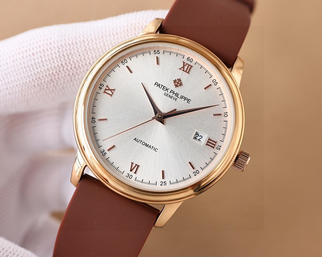 
推出最新款式百達翡麗PATEK PHILIPPE高版本高級自動腕表！男士腕表➡簡單不失大氣  40mm表徑，316精鋼表殼，搭載原裝全新進口8215全自動機械機芯（零返修），耐磨抗刮藍寶石玻璃，進口意大利🇮🇹橡膠帶，原裝品質針扣，具備超強防水功能👍 復古風格，恆久魅力，高檔奢華，紳士必備🔥AD出品 精品不斷🔥