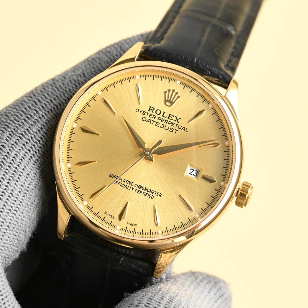 主推勞力士【ROLEX】男士腕表 採用獨特的錶盤設計 搭配而來的是更高檔奢華的勞力士， 初識勞力士必憧憬有朝一日能擁有它，戴上勞力士必順風順水必發達，你值得擁有，歡迎評鑒！！
機芯：搭配全新進口8215西鐵城（零返修） 尺寸：40鏡面：藍寶石玻璃永不刮花 材質：316L精鋼表殼 動力：儲存48小時 防水深度：100米意大利小牛皮帶，原裝針扣！