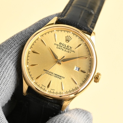 主推勞力士【ROLEX】男士腕表 採用獨特的錶盤設計 搭配而來的是更高檔奢華的勞力士， 初識勞力士必憧憬有朝一日能擁有它，戴上勞力士必順風順水必發達，你值得擁有，歡迎評鑒！！
機芯：搭配全新進口8215西鐵城（零返修） 尺寸：40鏡面：藍寶石玻璃永不刮花 材質：316L精鋼表殼 動力：儲存48小時 防水深度：100米意大利小牛皮帶，原裝針扣！