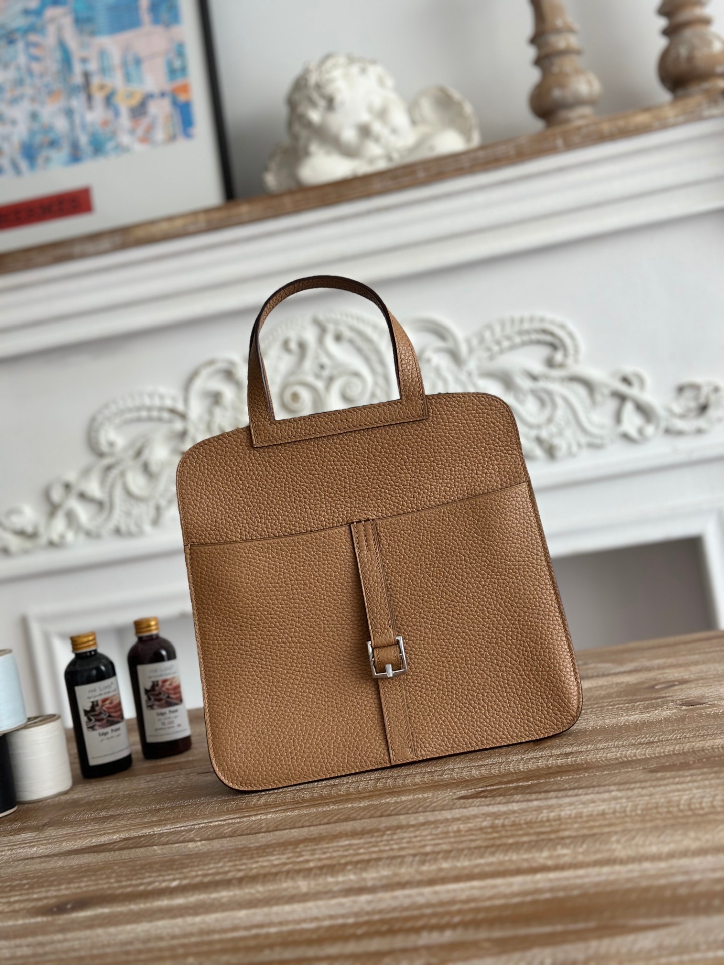 馬蹄包  半手工蠟線	Halzan	
 能滿足各種背法的!!
①手拎包②斜挎包③單肩包④手拿包
togo皮、五金細緻到油邊 無處不精緻√ 
尺寸：25cm