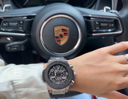 恆寶 Hublot精品男士腕表，勁爆鏤空設計，技藝精湛，獨具匠心，尊貴大氣，紳士風範。採用全自動機械機芯，頂級316精鋼表殼，天然橡膠錶帶，礦物質超強鏡面，尺寸43*13