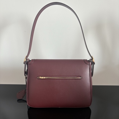 
[新品]COACH/蔻馳奧萊女士ETTA 29號翻蓋單肩包腋下包 CCE57 29*21*12