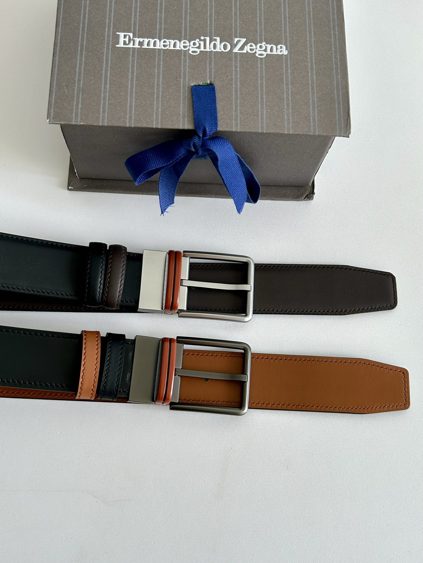 傑尼亞【Zegna】何謂當代男士 活動造型 系列，新款純銅旋轉針扣，雙面可用 隨心搭配，寬3.5cm，男士風尚的全新概念.