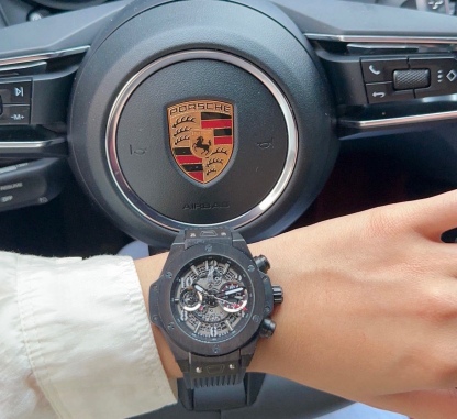 恆寶 Hublot精品男士腕表，勁爆鏤空設計，技藝精湛，獨具匠心，尊貴大氣，紳士風範。採用全自動機械機芯，頂級316精鋼表殼，天然橡膠錶帶，礦物質超強鏡面，尺寸43*13