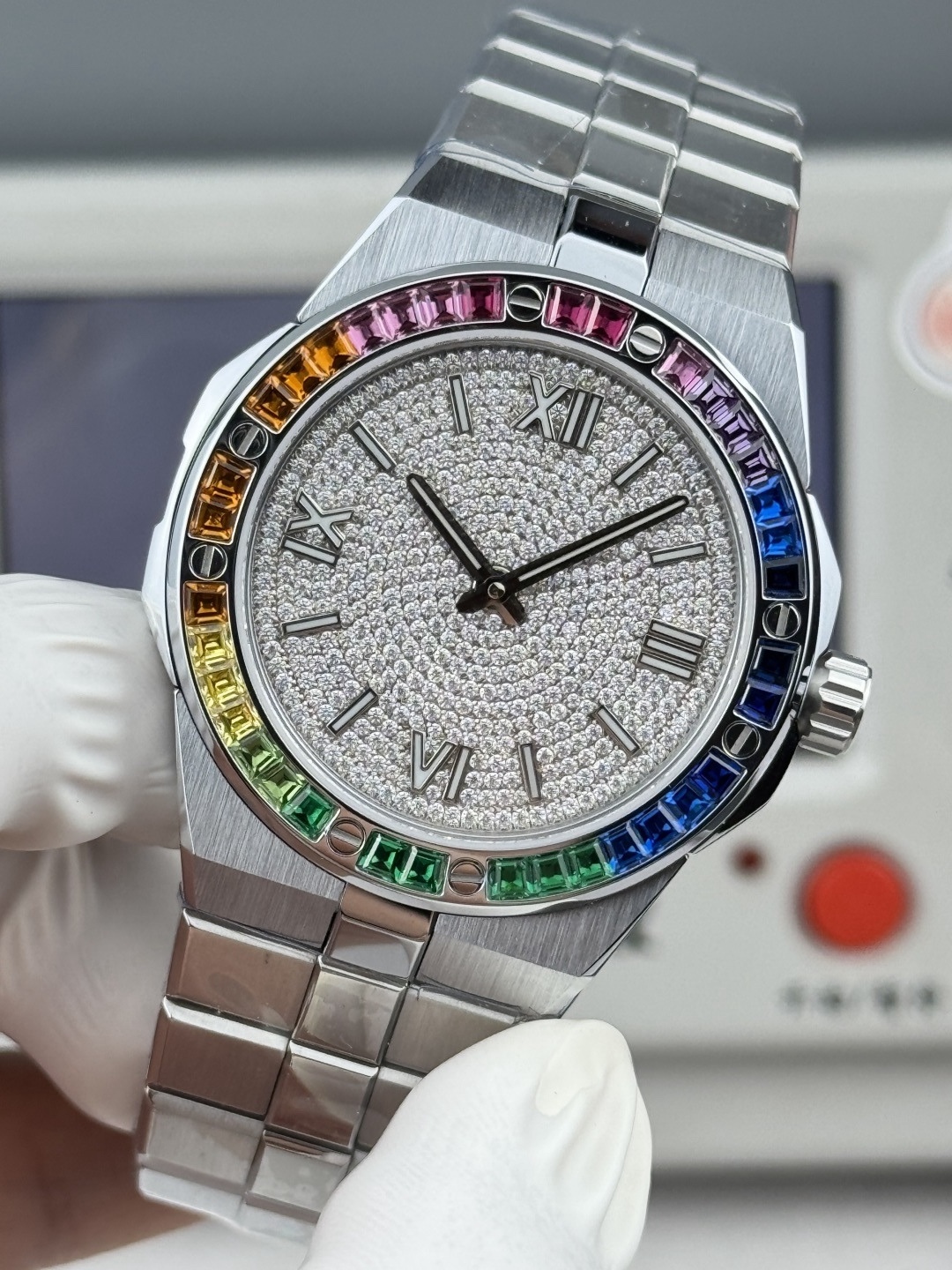 Factory 獨家力作👍
蕭邦AlpineEagle雪山傲翼系列
🌈彩T鑽🌟變色龍🦎滿天星✨限量款及隱藏款首推
如炬目光，比擬暗夜星芒⛰️於山川湖海間🌊洞見紳士願景與磅礡未來👔
尺寸：原裝一致41mmX9.7mm
機芯：9015改Chopard 01.01-c
錶鏈：獨家原版開模金磚型鏈節一體式錶鏈
岩石紋錶盤，鍍銠羅馬數字，時針及分針時標均覆以Super-LumiNova® X1級螢光塗層
致獻當代“雄鷹”，志存高遠之人在日常生活中超邁群倫，其視野啓迪人心、昇華情志。憑借遠見和決心，