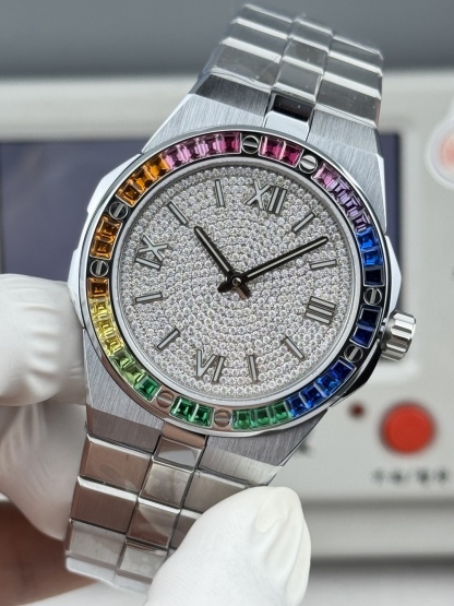 Factory 獨家力作👍
蕭邦AlpineEagle雪山傲翼系列
🌈彩T鑽🌟變色龍🦎滿天星✨限量款及隱藏款首推
如炬目光，比擬暗夜星芒⛰️於山川湖海間🌊洞見紳士願景與磅礡未來👔
尺寸：原裝一致41mmX9.7mm
機芯：9015改Chopard 01.01-c
錶鏈：獨家原版開模金磚型鏈節一體式錶鏈
岩石紋錶盤，鍍銠羅馬數字，時針及分針時標均覆以Super-LumiNova® X1級螢光塗層
致獻當代“雄鷹”，志存高遠之人在日常生活中超邁群倫，其視野啓迪人心、昇華情志。憑借遠見和決心，