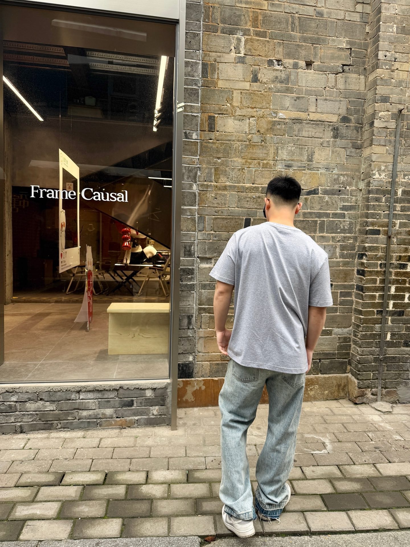 🔝SAINT LAURENT聖羅蘭SLP 小標純色徽標短袖T恤
正品購入開發，50支雙股精品賽爾棉170克，1*1拉架羅紋280克，進口刺繡，面料酵洗，定制1：1商標，寬松版型
B Size：S-XL