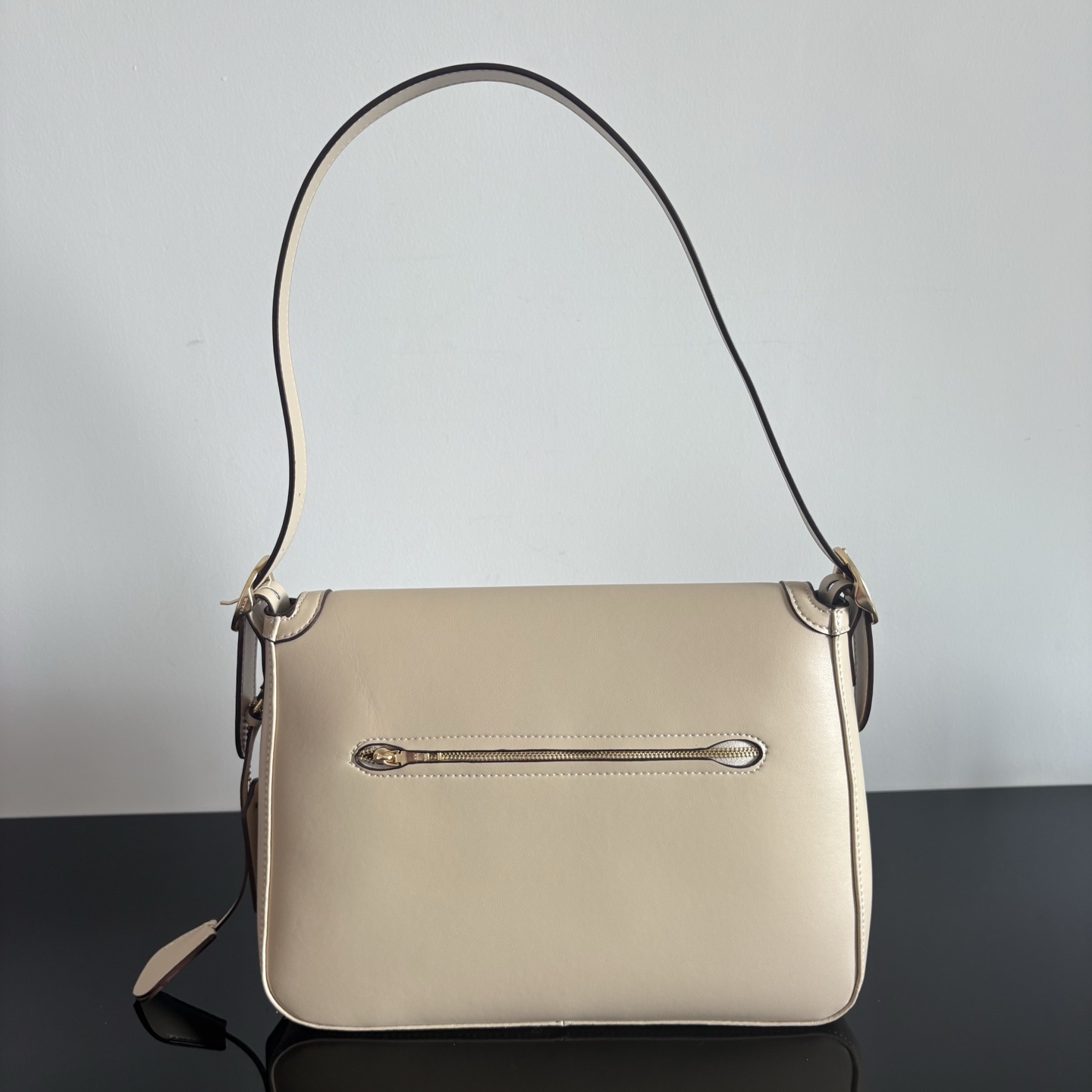 
[新品]COACH/蔻馳奧萊女士ETTA 29號翻蓋單肩包腋下包 CCE57 29*21*12