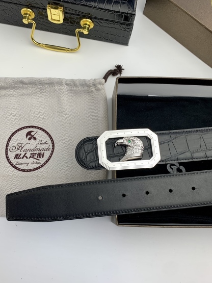 【史蒂芬】原版鰐魚紋牛皮腰帶，搭配新款不鏽鋼鷹頭扣，寬度3.8cm，雙面可用，無夾層，長度不可調節，需要選擇合適的尺碼。具有獨特吸引力！