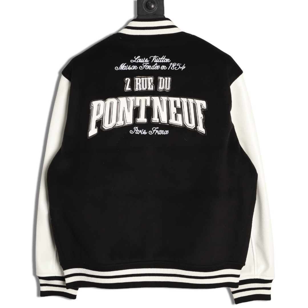 LOUIS VUITTON/路易威登LV 拼色皮袖棒球服外套
對不起讓你們久等了，拿到正品就開始張羅這件衣服所有的事情！
單單面料來講我就定做了一個多月，顏色成分一比一的還原！面料成分有%65的羊毛，%15天然絲%10的氨綸%10絨⚠️混合定織而成，總的克重有900多克！還有最為關鍵的是它的色牢度，絕對不會褪色！袖子用的澳洲進口小牛皮，加工定型，上色，水洗，紋路保留了原有的顆粒結構！厚實飽滿圓潤！
刺繡使用進口毛巾繡機器，先把每個圖案繡在毛詹上，在用紅外線激光雕刻出來，再有縫紉機進行固定，