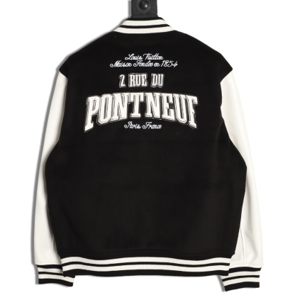 LOUIS VUITTON/路易威登LV 拼色皮袖棒球服外套
對不起讓你們久等了，拿到正品就開始張羅這件衣服所有的事情！
單單面料來講我就定做了一個多月，顏色成分一比一的還原！面料成分有%65的羊毛，%15天然絲%10的氨綸%10絨⚠️混合定織而成，總的克重有900多克！還有最為關鍵的是它的色牢度，絕對不會褪色！袖子用的澳洲進口小牛皮，加工定型，上色，水洗，紋路保留了原有的顆粒結構！厚實飽滿圓潤！
刺繡使用進口毛巾繡機器，先把每個圖案繡在毛詹上，在用紅外線激光雕刻出來，再有縫紉機進行固定，