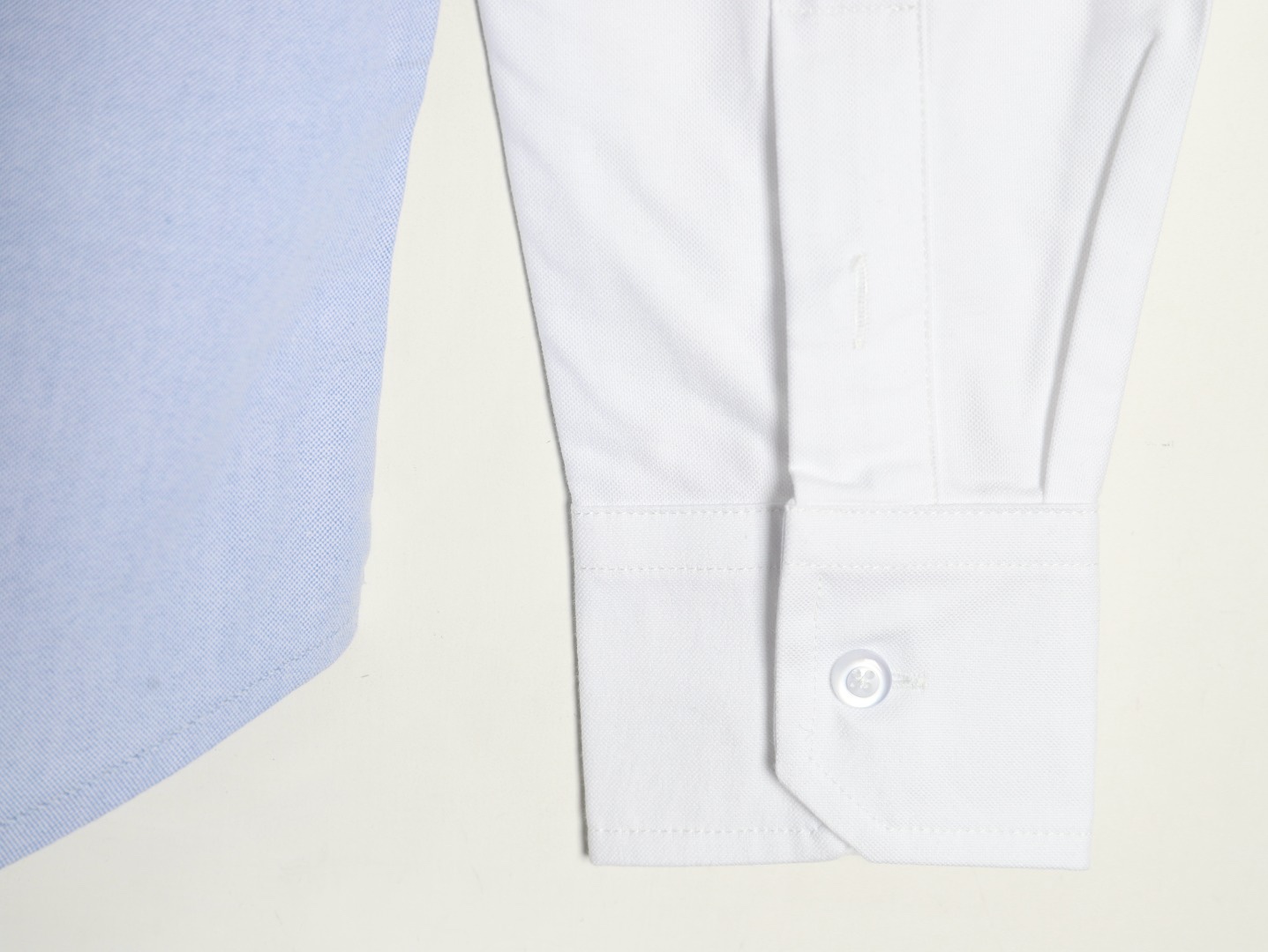 THOM BROWNE/湯姆布朗TB 雙袖拼色長袖襯衫
面料採用最新型牛津面料 扣子採用天然貝殼扣 自家品牌襯衫工廠流水線生產針距細密走線整齊  細節決定品質 三標齊全 版型可寬松可修身 男女同款 
M1 Size：1-4