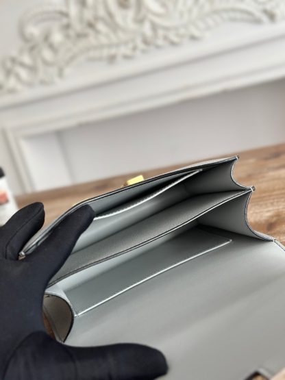 康康  空姐包  
constance  19cm  
epsom掌紋小牛皮  半收工  蠟線縫製