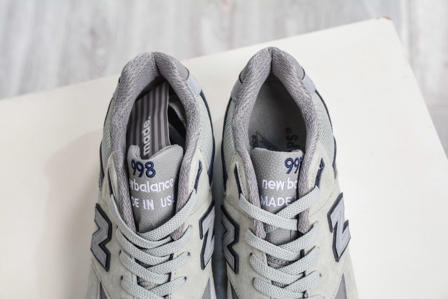 New Balance M998 Made in USA NB新百倫高端美產血統系列經典復古休閒運動慢跑鞋 
貨號：M998WT
尺碼：39.5 40 40.5 41.5 42 42.5 43 44