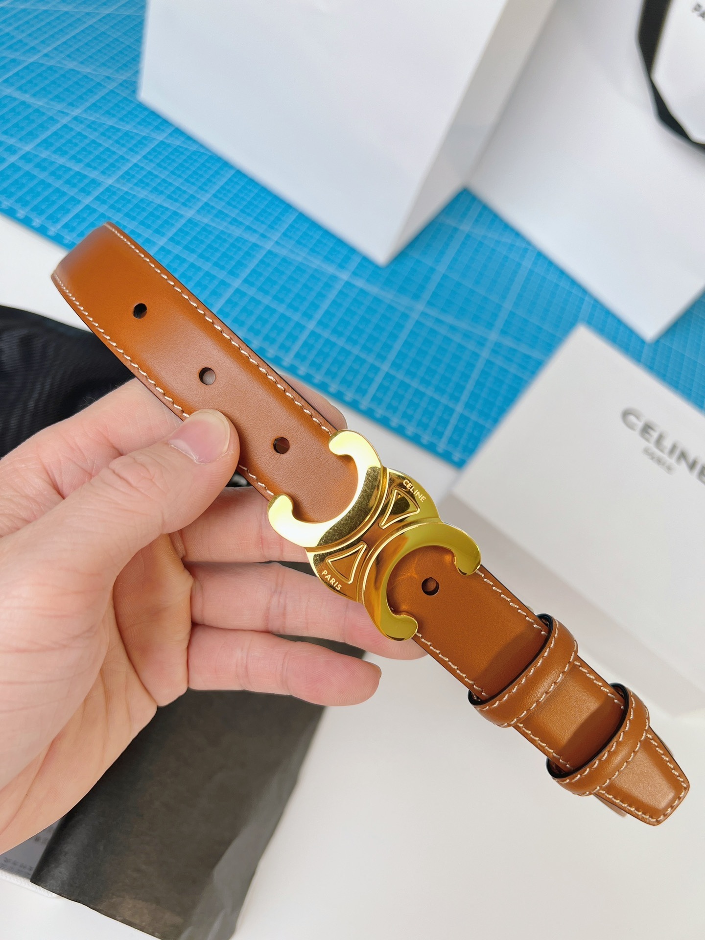 《CELINE》塞琳🇫🇷法國原廠皮料，棕色全皮 品質毋庸置疑 ，沒有更好，寬2.5cm