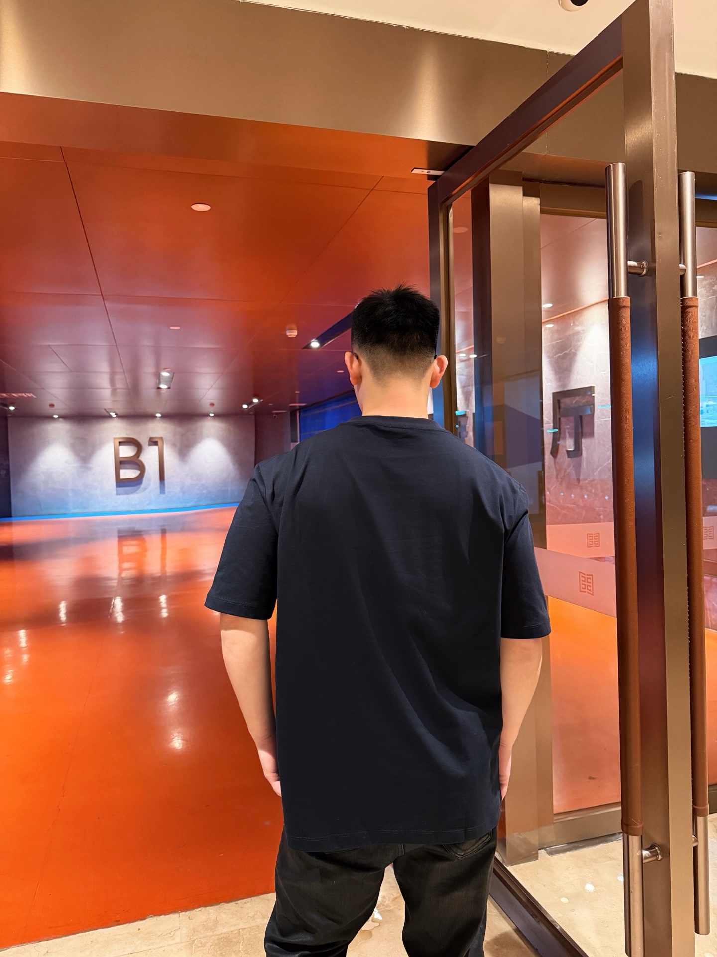 🔝LOEWE X LOUIS WAIN 幾何刺繡短袖T恤
定制緞光精密超柔錦棉，採用進口機刺繡工藝，精度高，線條流暢而細膩，面料都經過澆洗，手感質感更佳，不易變形，不易縮水，不易褪色，寬松版型
B Size： S-XL