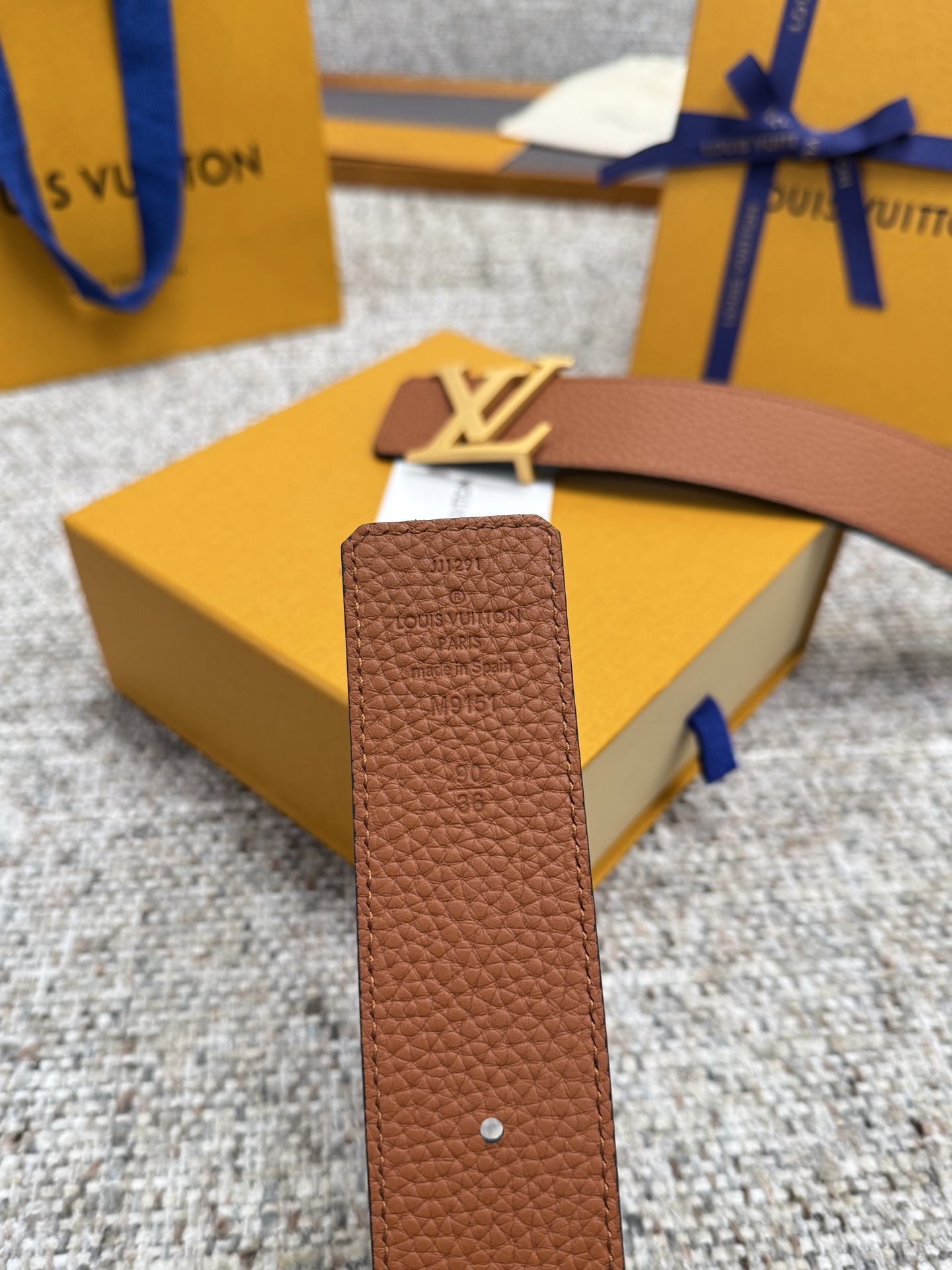 
Louis Vuitton LV腰带 荔枝纹皮底系列 原厂五金 精致手工绘边 柔软舒适 宽4.0