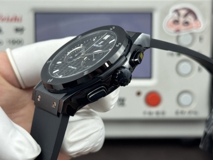 （實拍圖）升級版宇舶hublot恆寶表經典融合CLASSIC FUSION系列，直徑45mm，表殼316L精鋼，耐磨藍寶石玻璃，施華洛世奇鑽石鑲嵌，進口搭載進口7750多巧能計時機芯，還原原裝所有功能，在不同的時空共鳴，如繪畫，如音樂，如時計，獨一無二的HUBLOT最配獨一無二的他，經典融合計時腕表。