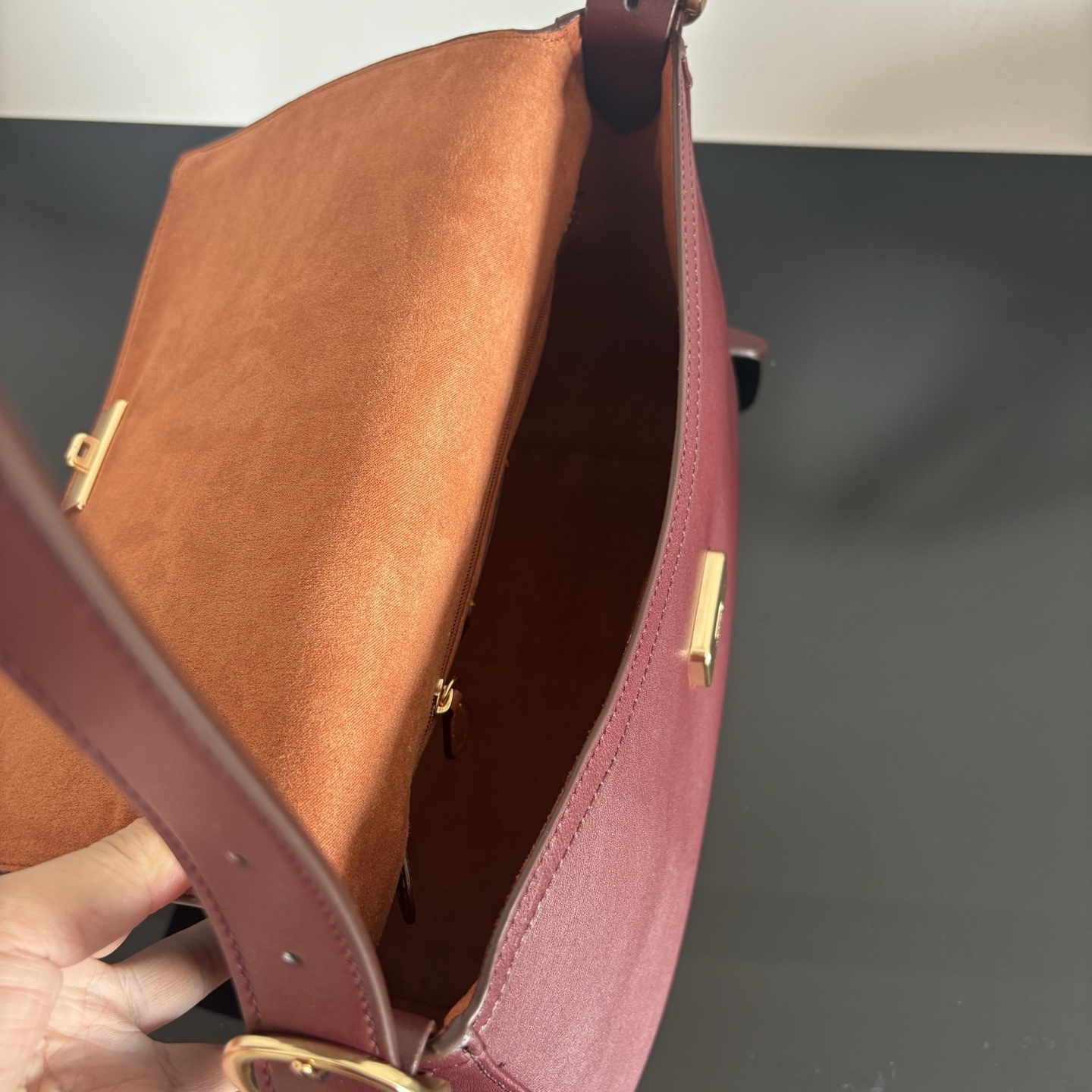 
[新品]COACH/蔻馳奧萊女士ETTA 29號翻蓋單肩包腋下包 CCE57 29*21*12