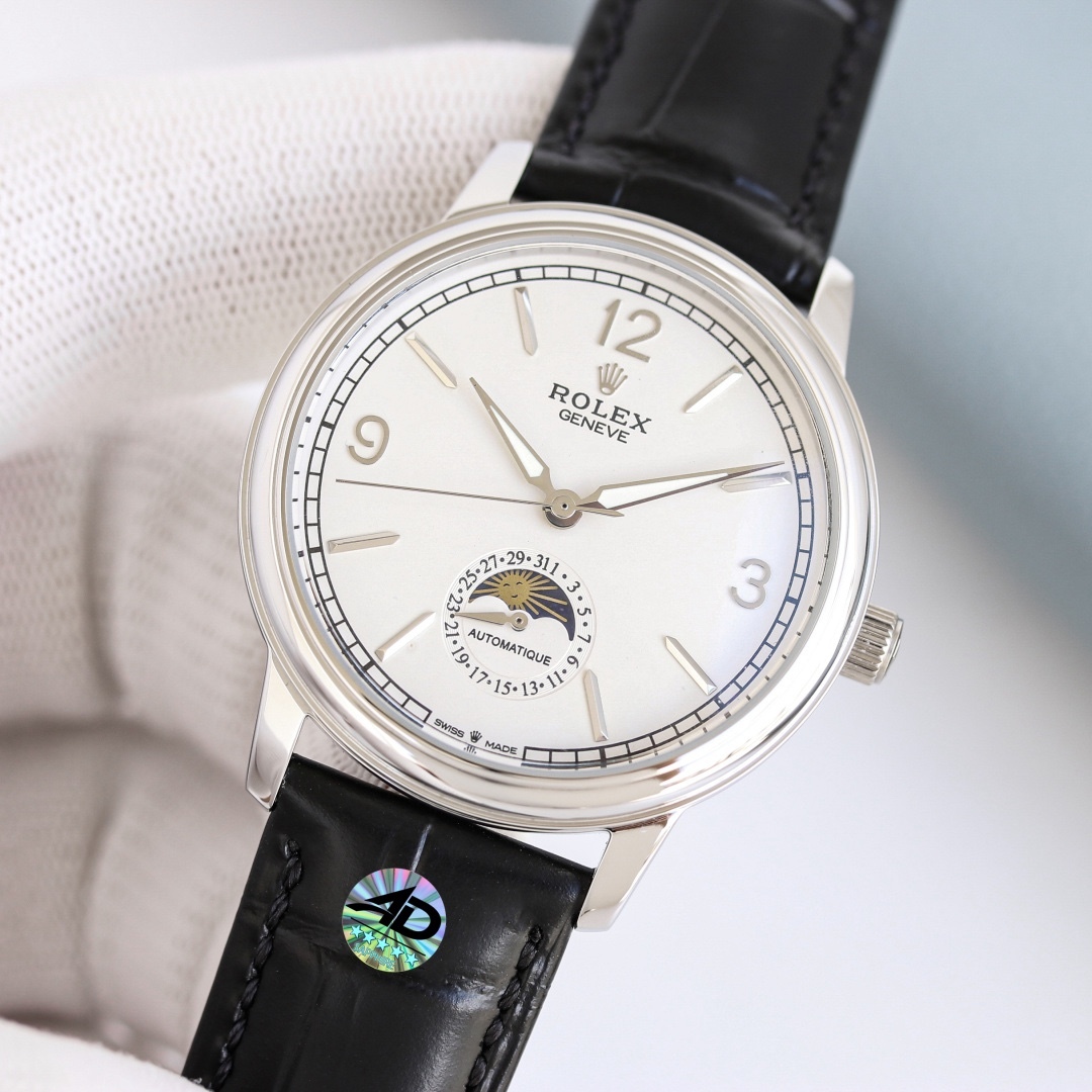 最新力作，市場最高版本最新推薦款，勞力士👑切利尼月相系列.男士腕表簡單不失大氣[勝利]搭載精准瑞士ETA2824-2機芯（6字位真日曆與24小時日月星辰功能）40mm表徑，316精鋼表殼，耐磨抗刮藍寶石玻璃，原裝品質針扣，具備超強防水功能，搭配意大利牛皮讓手腕更貼合舒適！TW工廠出品的勞力士充分體現了高級制表業最純粹的傳統！適合各種商務場合，簡斂精緻不失優雅！